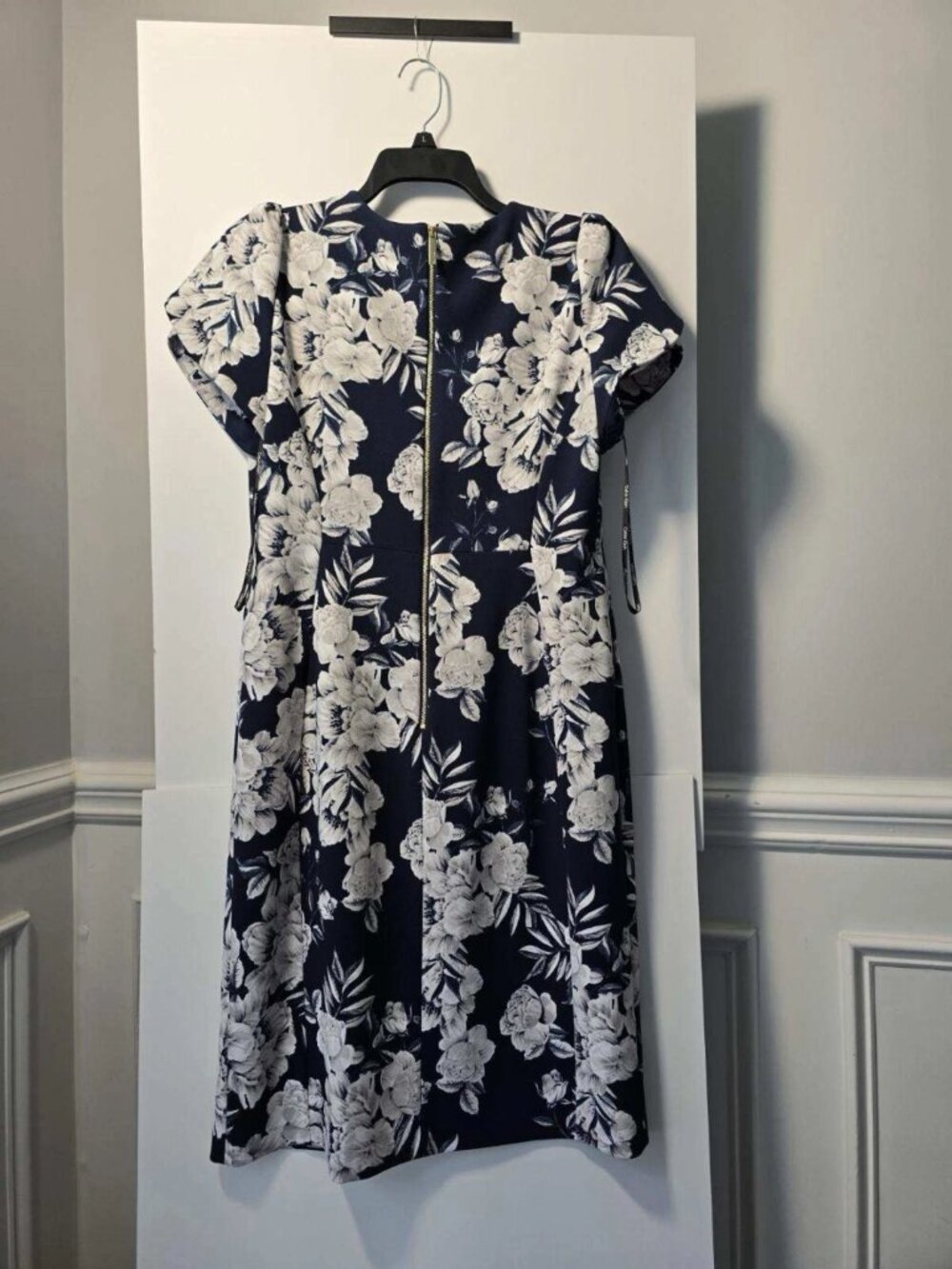 Calvin Klein Women’s Size 14 Navy Blue White Floral Short Sleeve Zip Dress
